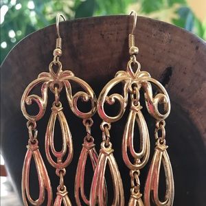 VINTAGE GOLD CHANDELIER EARRINGS 70’s FASHION